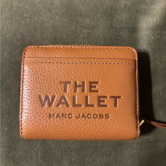 Marc Jacobs Mini Compact Wallet - Picture 1 of 5